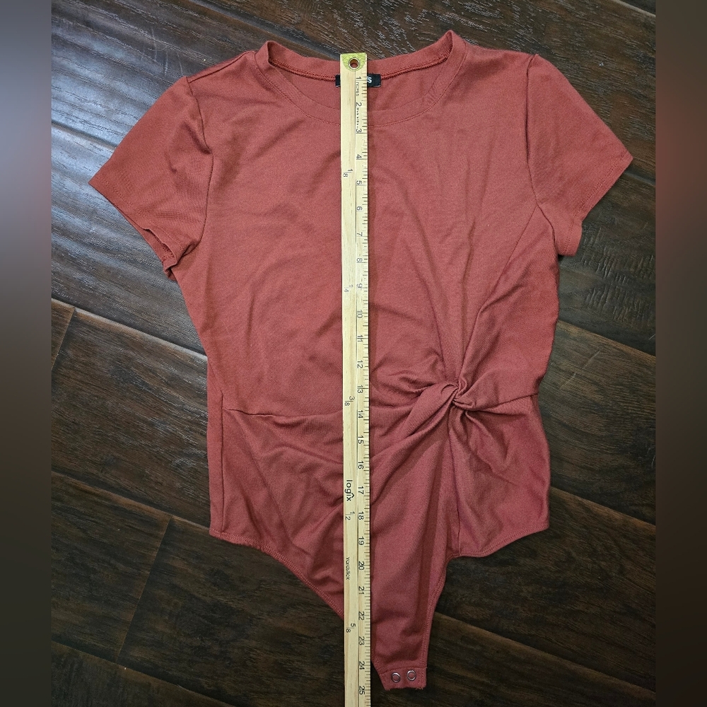Express Twist-Front Rust/Brick Red Ruched Bodysuit - Picture 3 of 9